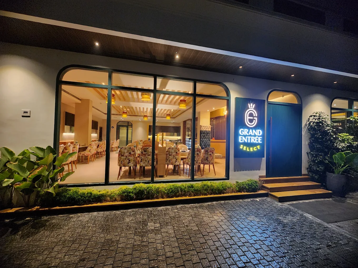 Grand Entree Select